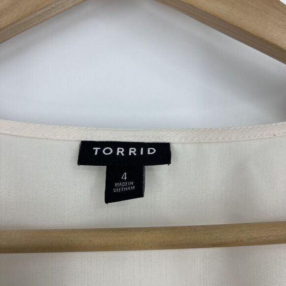 Torrid Blouse Size 4 Womens Ivory Chiffon Ruffled Surplice Crop Top Romantic - Picture 3 of 7